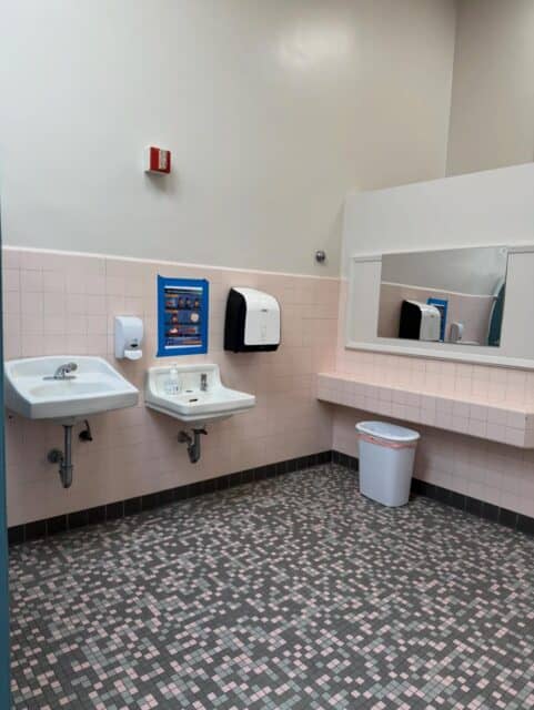 Look at the COMPLETED project at the Tyrell Classrooms site with the Alameda County Office of Education! We renovated the lighting in the hallway and we added new electrical mini splits. Finally, we painted 10 classrooms, 1 hallway, and 2 bathrooms! 🦺👷🏽♀️
#construction #classrooms #alamedacounty #elecrtical #HER Construction